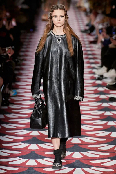 Look 44